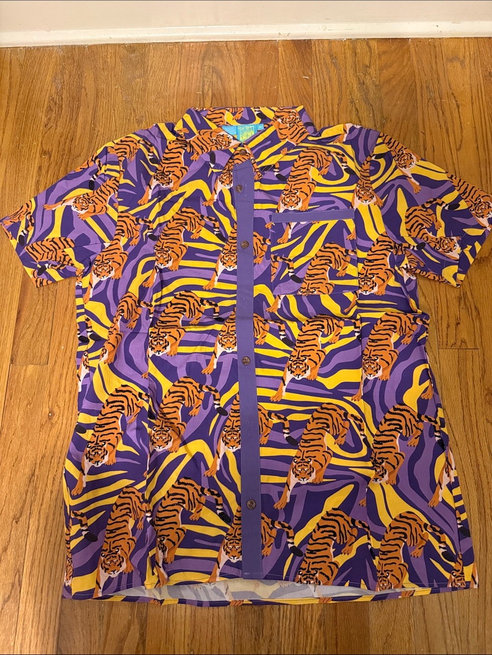 Queen of Sparkles (KING of Sparkles) Men’s Tiger Shirt M - NEW